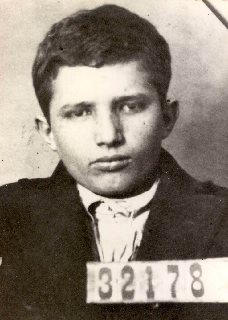 1933 - Nicolae Ceausescu la 15 ani detinut la Doftana Fototeca online a comunismului românesc 1-1933