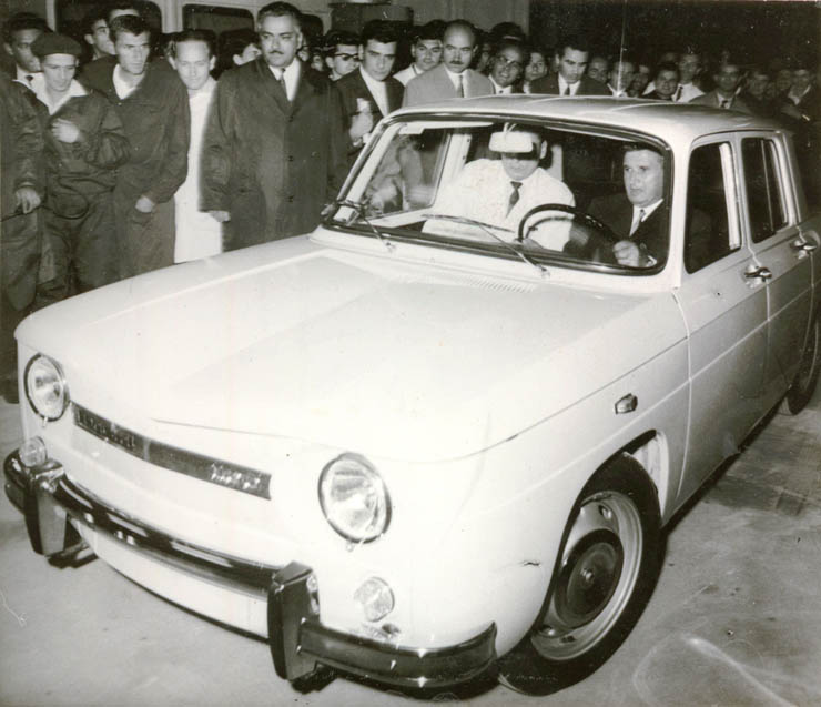 1968 - Nicolae Ceauşescu la volanul primei maşini Dacia 1100 produsă la Piteşti Fototeca online a comunismului românesc
